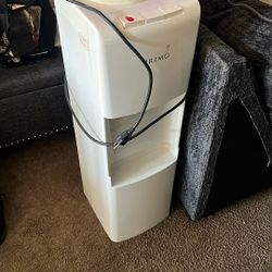 Primo Hot Cold Water Dispenser With 5 Gallon Jug