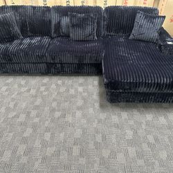 Comfy Black Sectional W Cupholders 