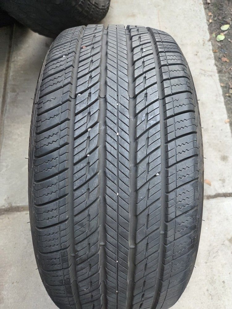 Llanta 235/40R19 UNIROYAL $30 DOLARES CON INSTALACIÓN Y BALANCEO $45 DOLARES