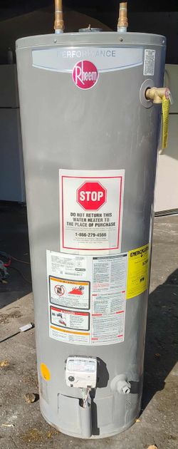 Excellent Condition! Rheem 40-gallon Gas Hot Water Tank/Heater!