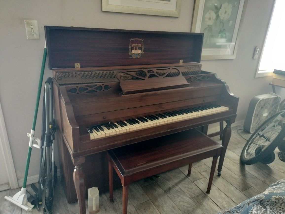 Shoninger Piano