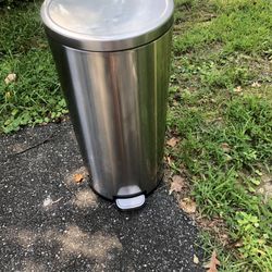 Standard Size Trash Can 30 Gallons