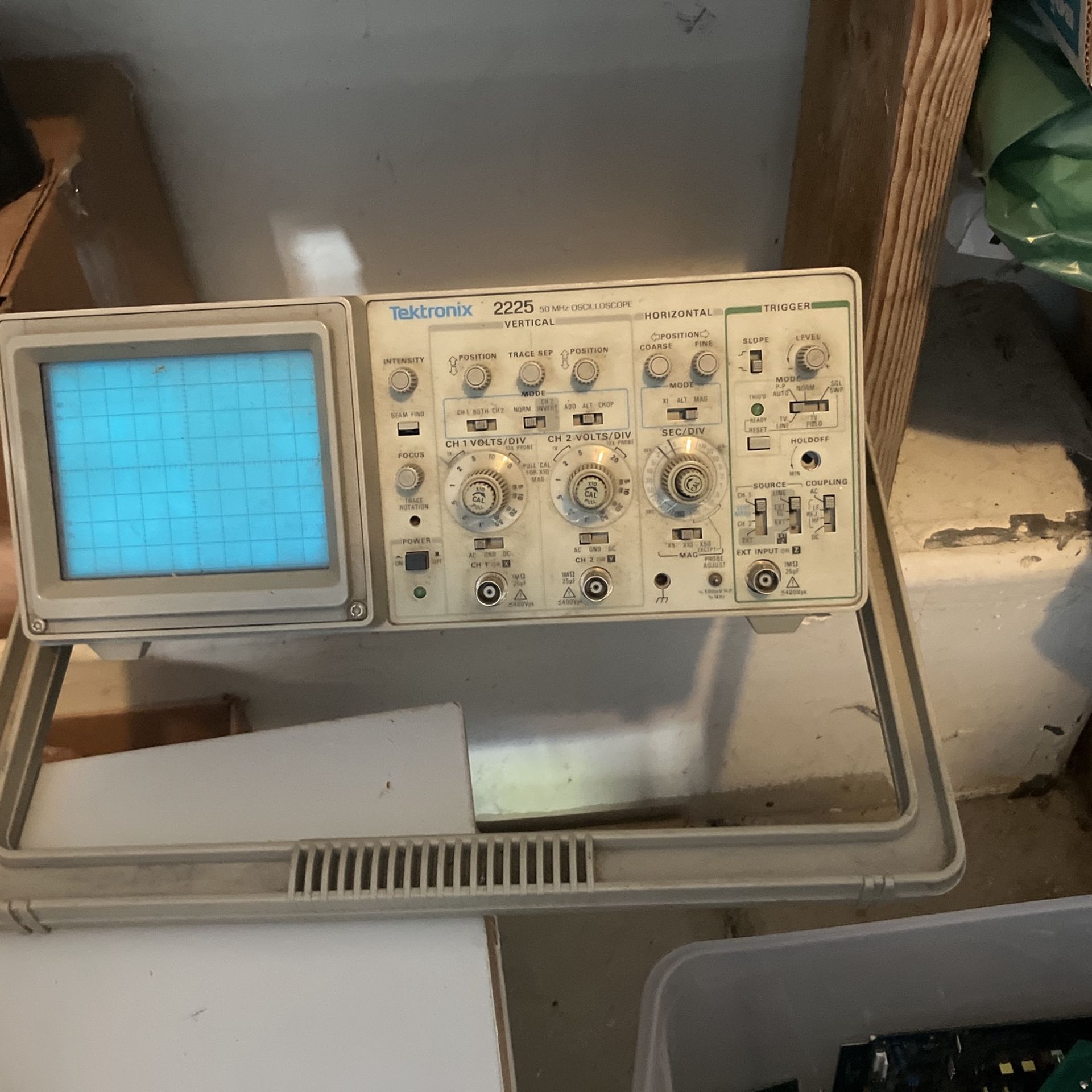 Tektronix 2225 Oscilloscope