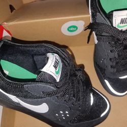 Nike Boys Size 5 youth
