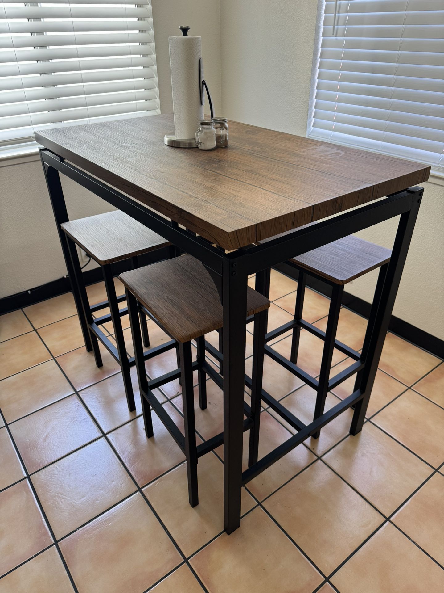 Dining Table (high chair)