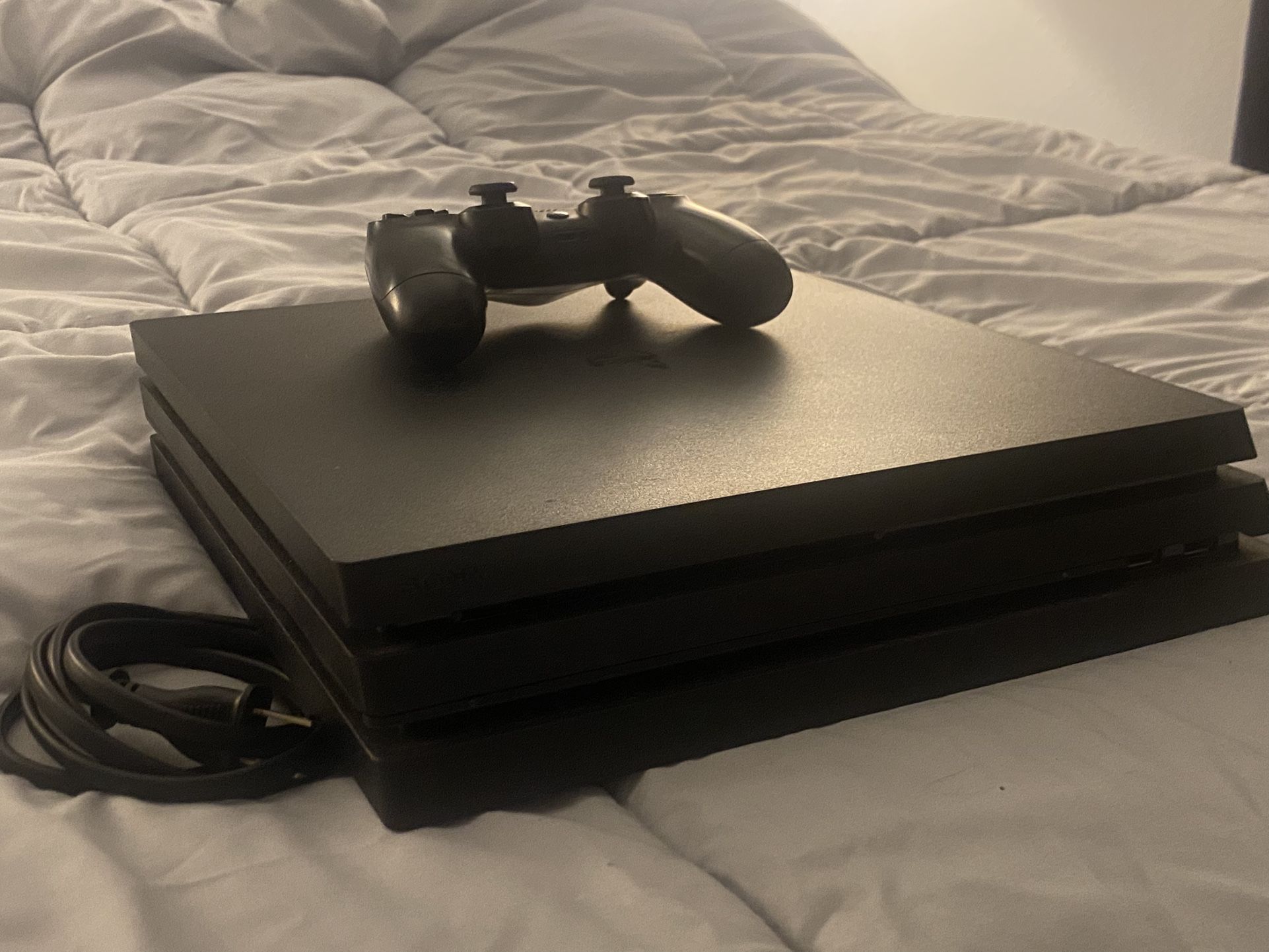 PS4 Pro (1TB)