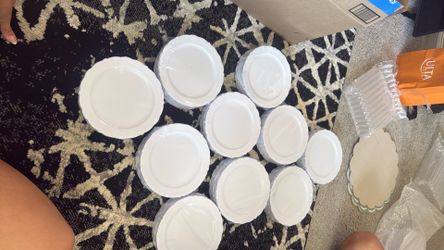 7.5 in and 10 in white plates