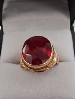 Yellow gold ring, red stone, 10k, 5.9g, size: 6.5