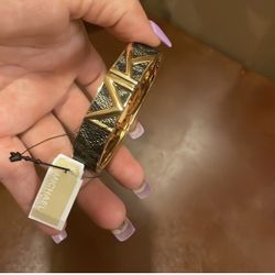 MICHAEL KORS Gold-Tone Mott Bangle Bracelet