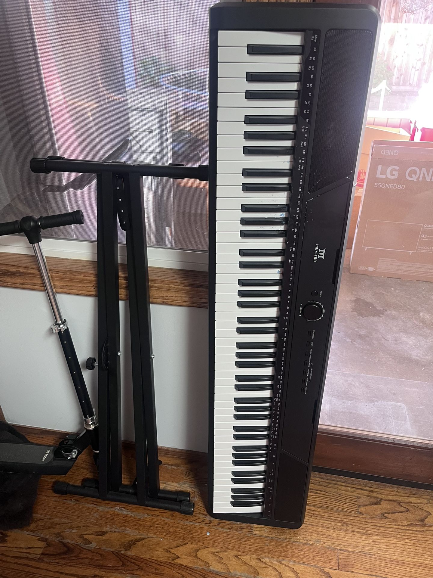 Electric Keyboard