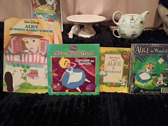 Alice in wonderland collection  25 for all what a steal😁