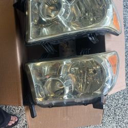 Toyota Tundra Head Lights 