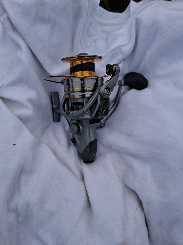 Okuma Avenger 8000 Spinning Reel