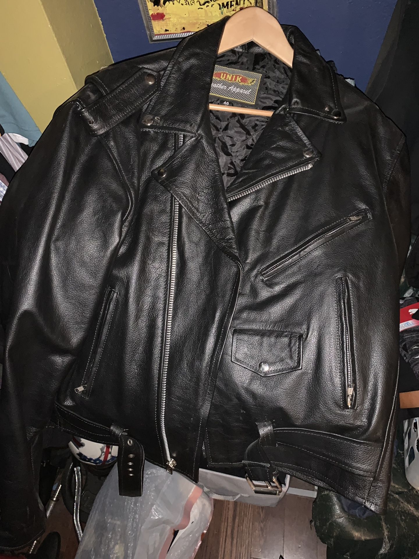 Leather jacket size 46 fits a large
