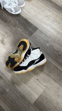 Jordan 11 Gratitude Size 9.5 