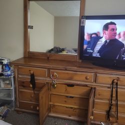 12 Drawer Dresser With Mirror Must Pick Up!