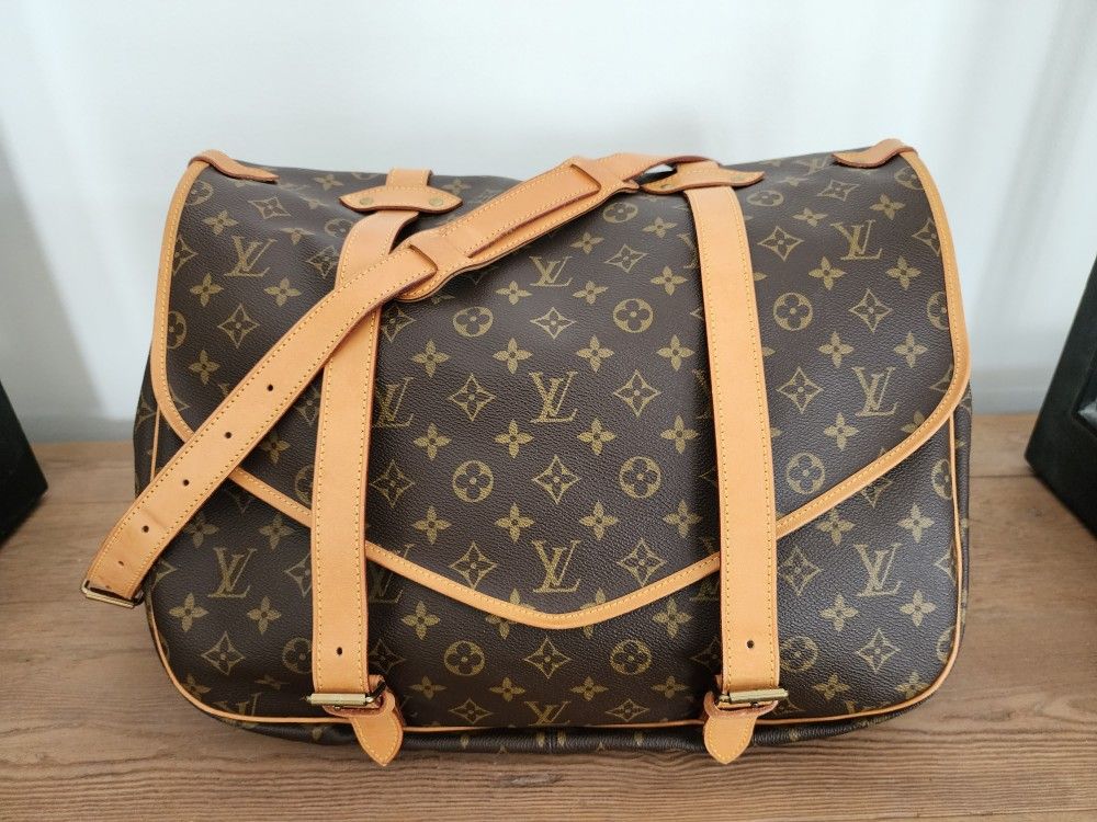 LOUIS VUITTON SAUMUR 43 MESSENGER BAG