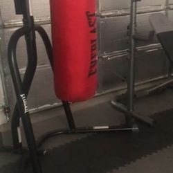 Everlast Heavy Bag Stand + 70 lb Heavy Bag Kit – Great Condition