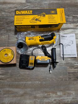 Dewalt 20V MAX Cordless 4.5 In -5 In  Angled  Grinder Kit