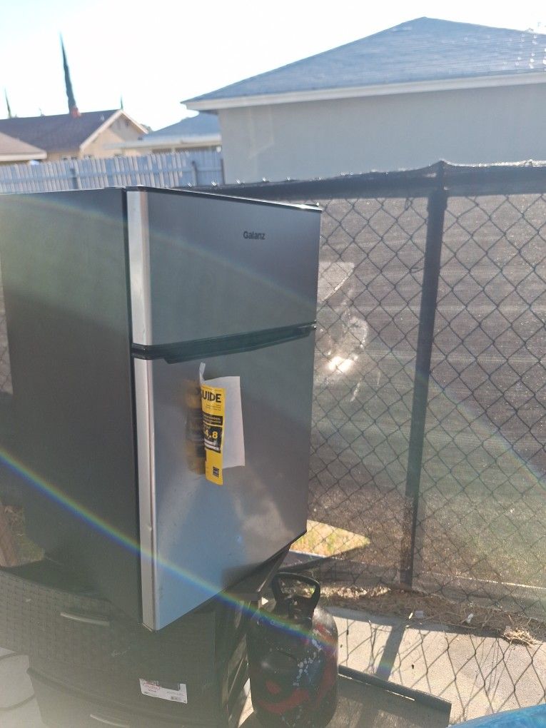 Mini Fridge With Freezer