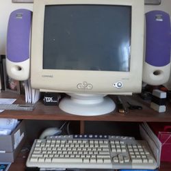 monitor" Key Board" ) Compaq 13 inch Screen"  (2000)  Cash Only 