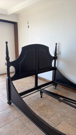 Sleigh bed w dresser