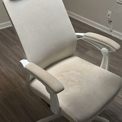 Ergonomic cream and white chair 