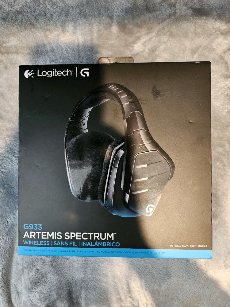 Logitech G933 Artemis Spectrum Wireless RGB 7.1 Surround Sound Gaming Headset
