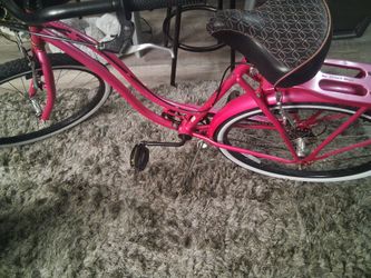 Schwinn woman beach cruiser