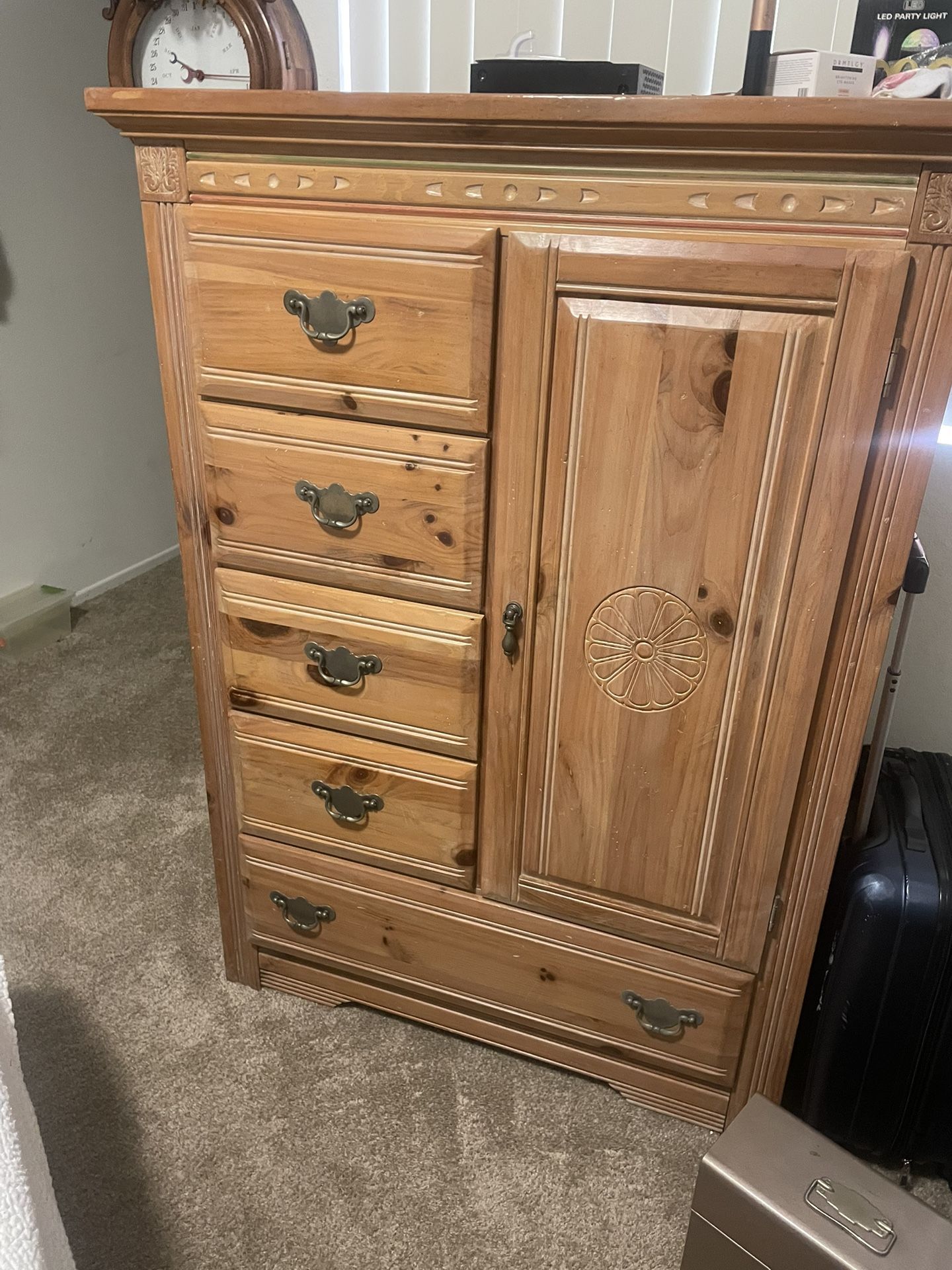 Dresser / Armoire 5ft