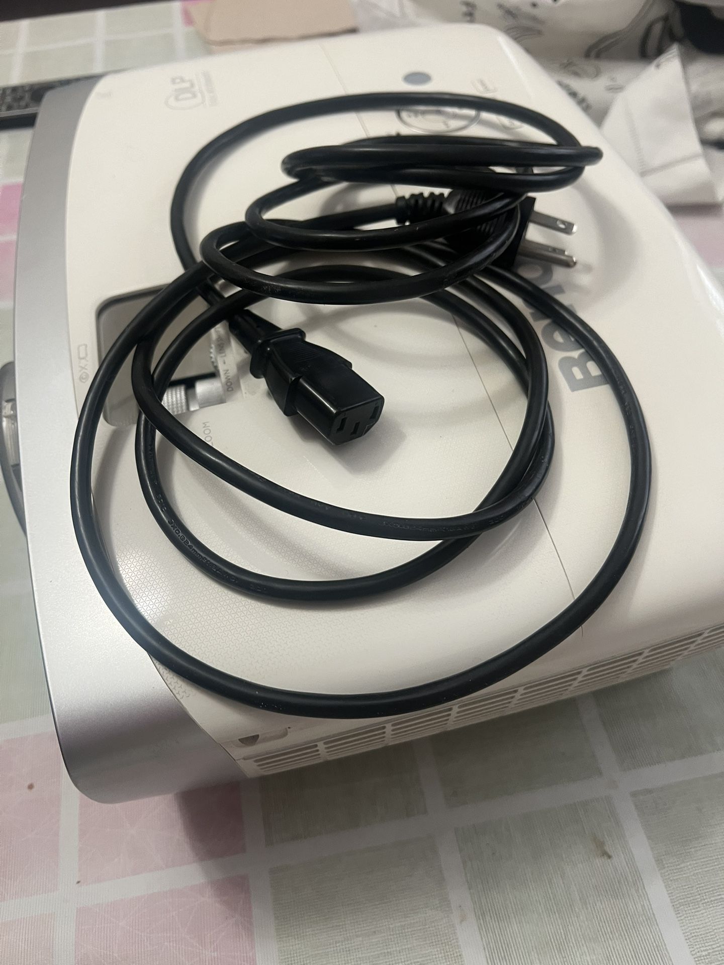 BenQ HT2050A