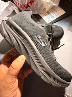 Skechers relaxed fit slip resistant size 8