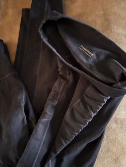 Powerhold Fabletics leggings with pockets