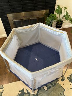 Graco Pack 'n Play LiteTraveler  & Minnebaby Hexagon Playpen Mat