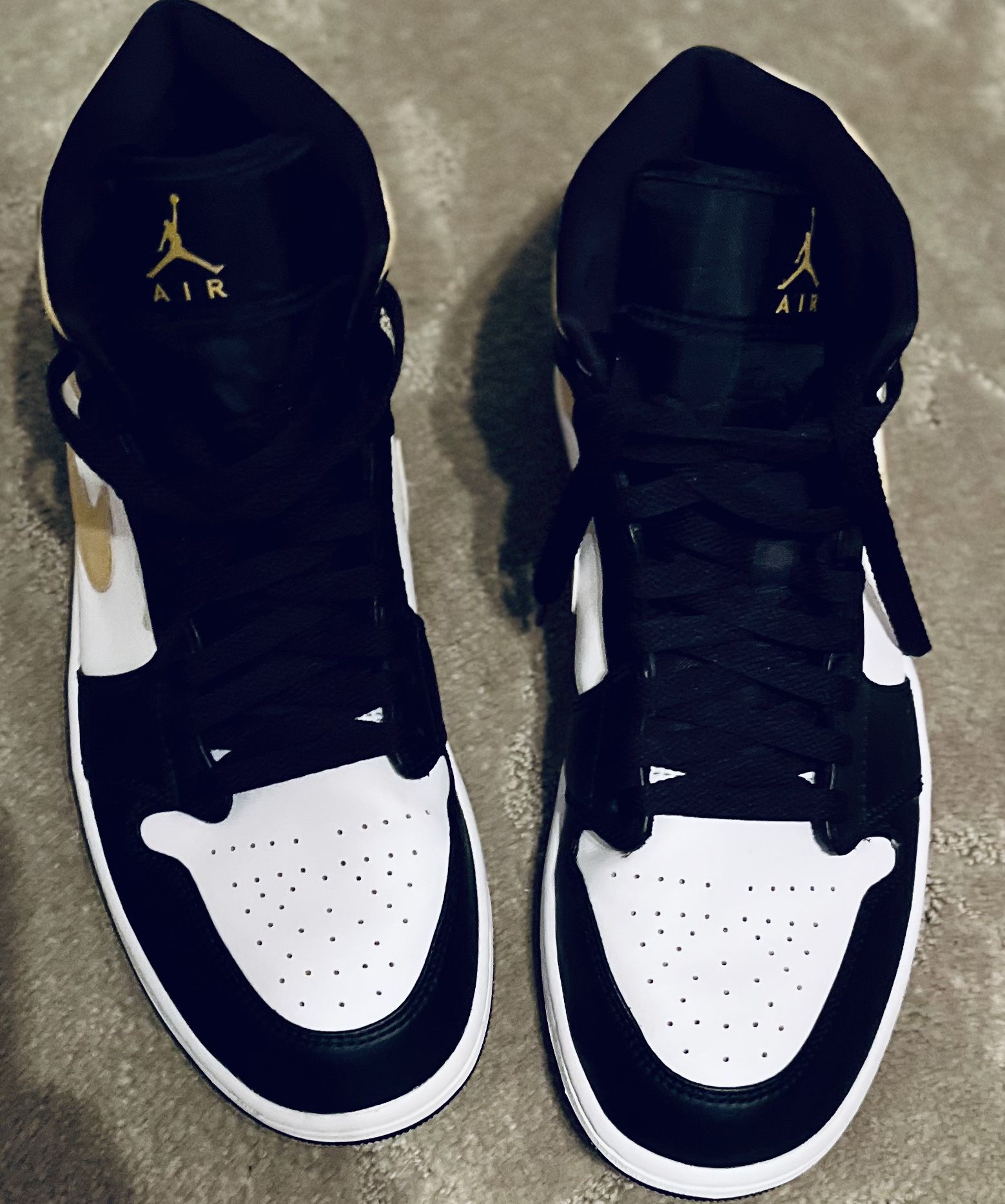 Air Jordan 1 Mid “Black University Gold” Size 11