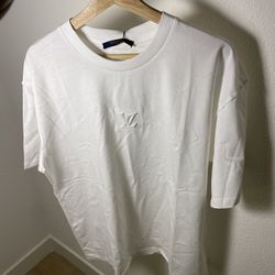 Louis Vuitton LV Embossed Logo T-Shirt White Minimal Monogram Tee(size M-L)