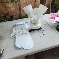 Ventilador De Techo Nuevo No Tiene Caja  Una Lámpara Esta Dañada  Trabaja Bien  $55