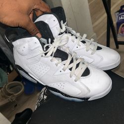 Brand: Nike 	•	Model: Dunk Low