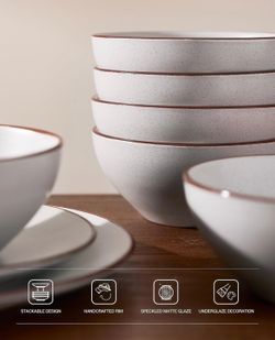 Dinnerware set