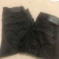 Woman  Levy’s Black Jeans 