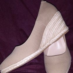 Like New Only Used Once Woman's Wedges Shoes Size 11 Great With Dress Or Jeans $10 Pick Up At Country Club And Grant 