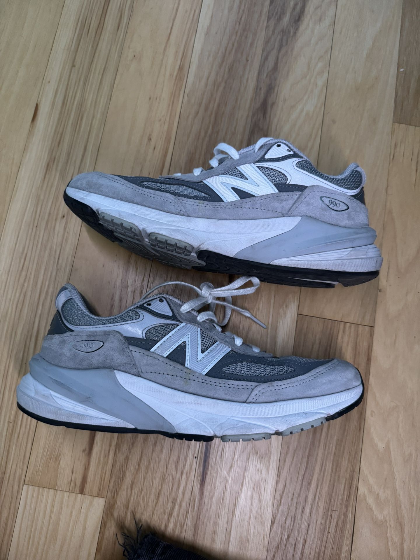 New Balance 990 V5 Men’s 8 Women’s 9.5