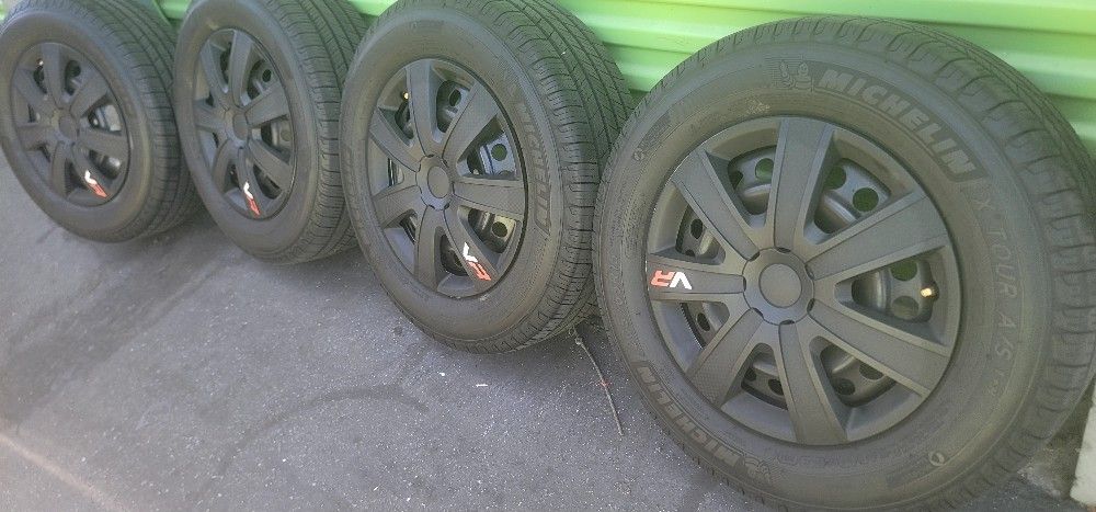 Wheel 15 5 Lugs 5x114.3 Honda Like New