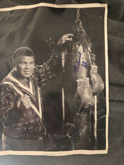 MOHAMAD ALI AUTOGRAPHED PICTURE