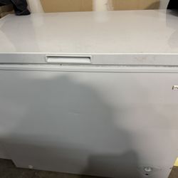 Insignia™ - 7 Cu. Ft. Garage-Ready Chest Freezer - White