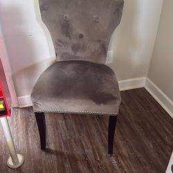 Modern tufted accent chair 