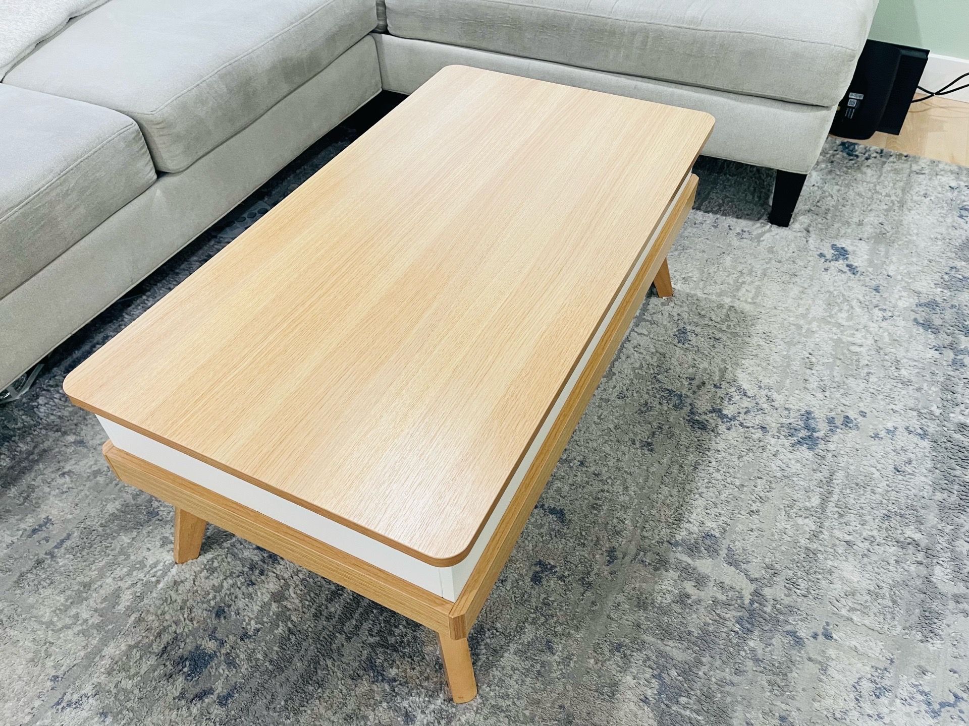 Lift-Top Coffee Table – $60