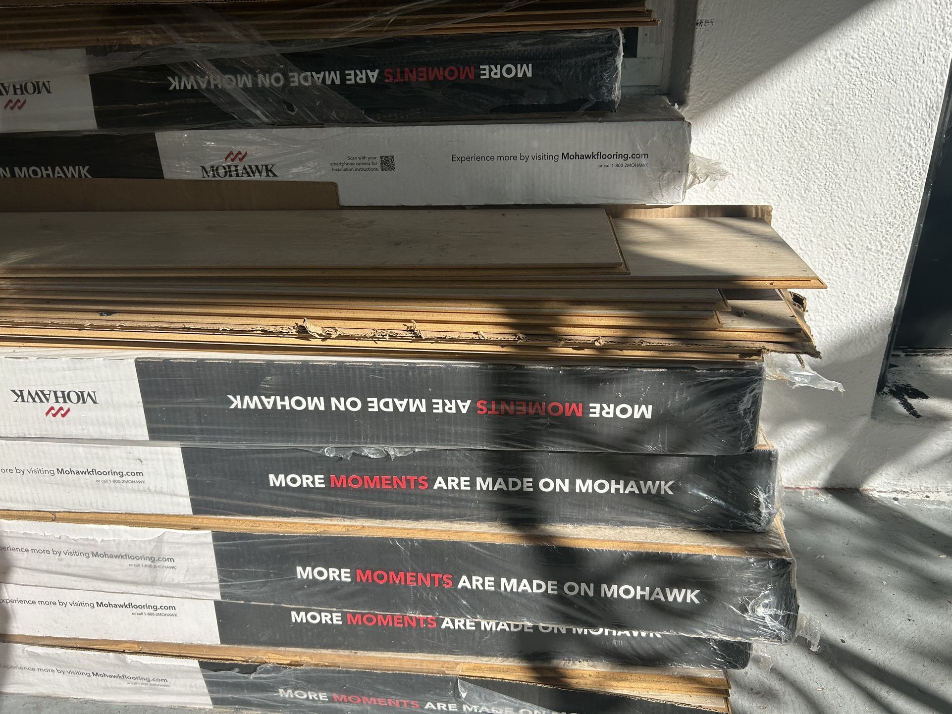 17 Cases Mohawk Plank Flooring- Home 6MM Thick 7.5in X 48in 20 MIL Waterproof Luxury Vinyl Plank Flooring (17.3 sq ft/ctn)