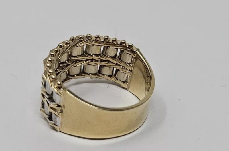 Yellow-white Gold Brushed Satin Panther Ring . Size 6.5 Approx. 6 Grams—/