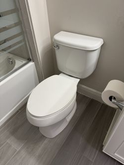 Sterling Elongated, Toilet ,White In Excellent Condition